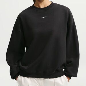 Nike Black Crewneck Sweatshirt ( Oversized fit)